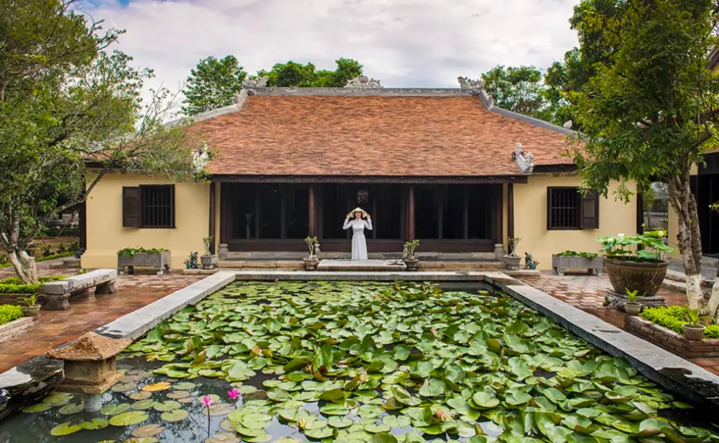 ancient hue garden houses