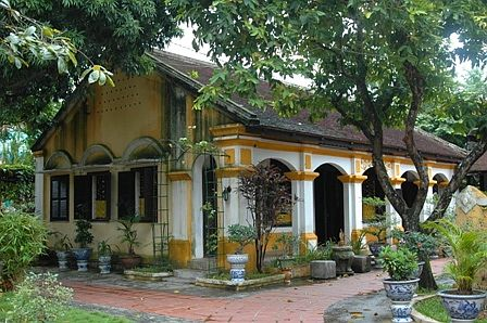 ancient hue garden houses