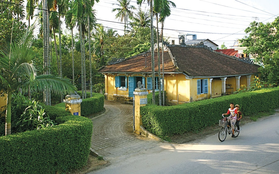 ancient hue garden houses